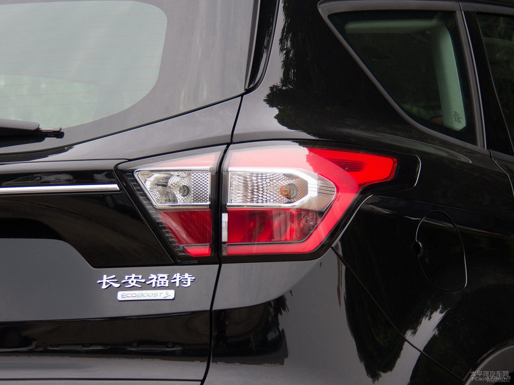 熔巖黑翼虎車尾外觀圖片