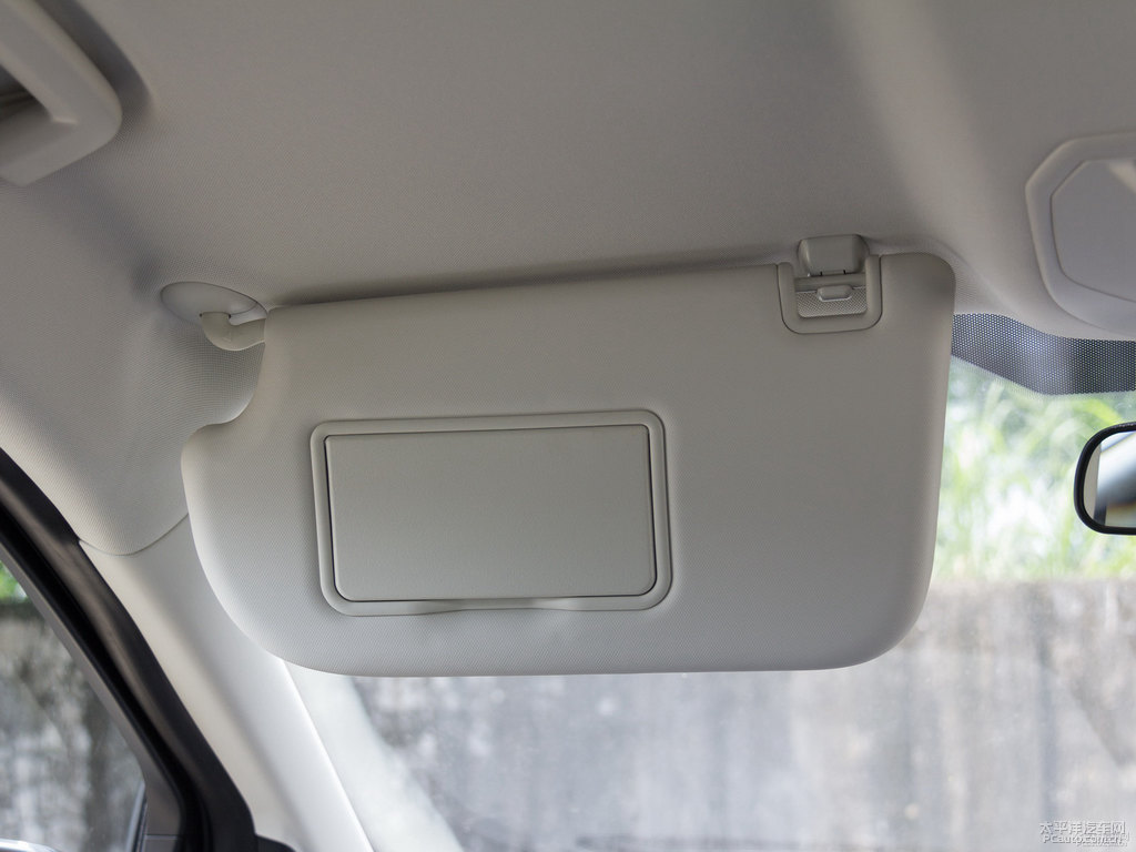 熔巖黑翼虎車廂內(nèi)飾圖片