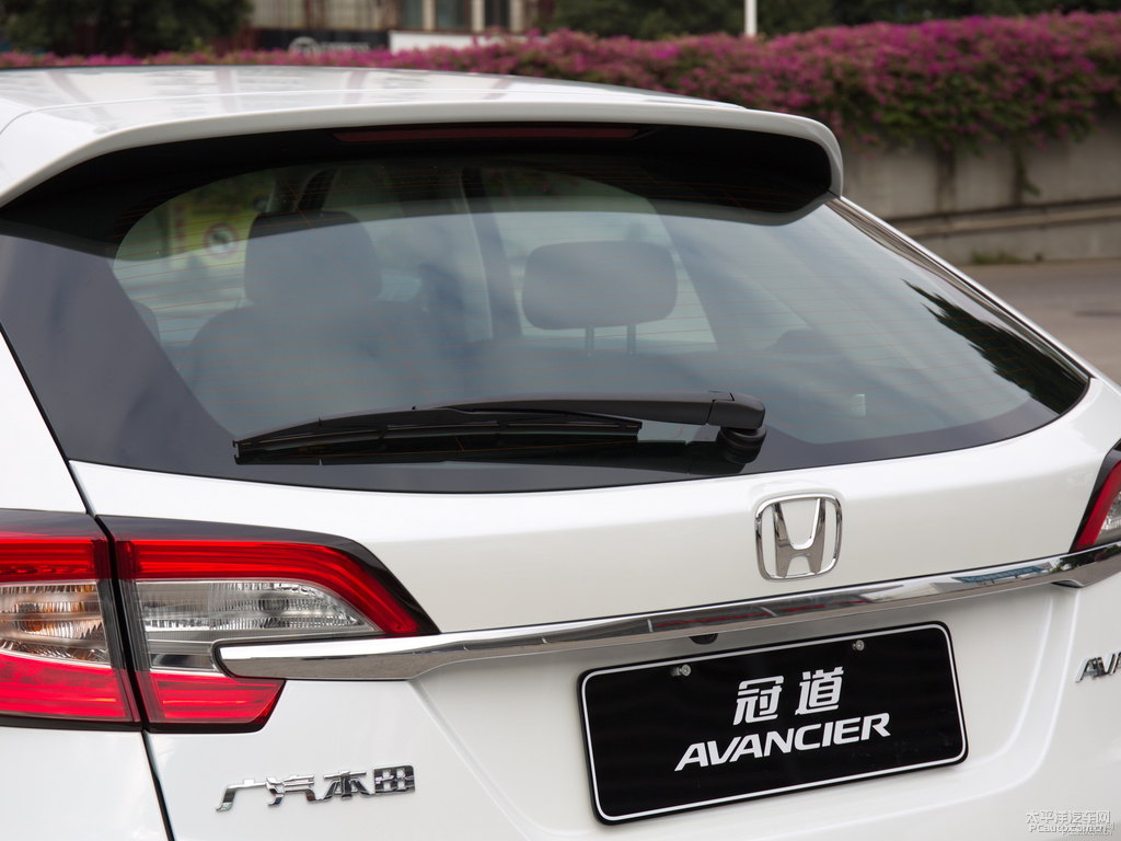 珍珠白冠道車尾外觀圖片