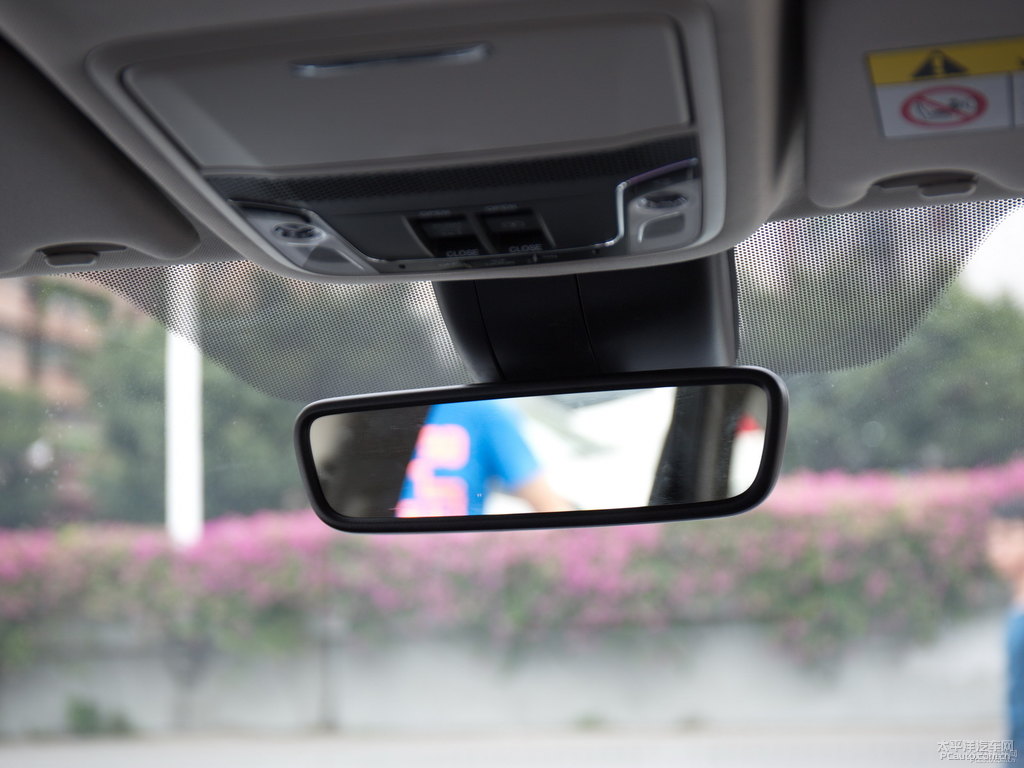 珍珠白冠道車廂內(nèi)飾圖片