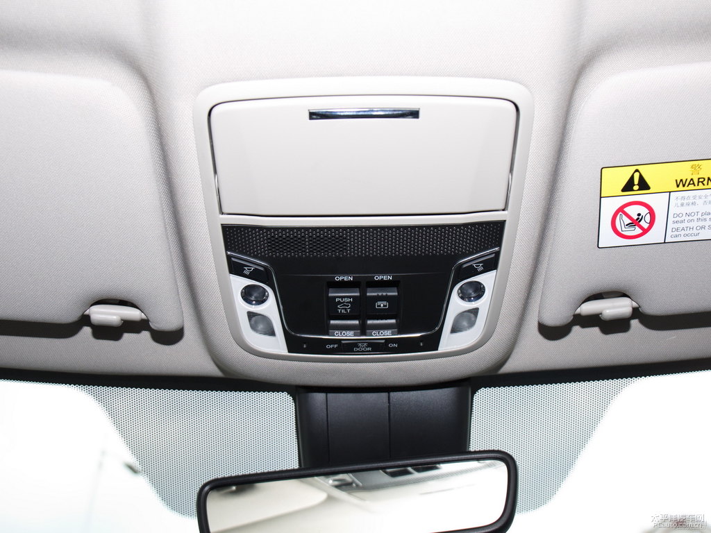 珍珠白冠道車廂內(nèi)飾圖片