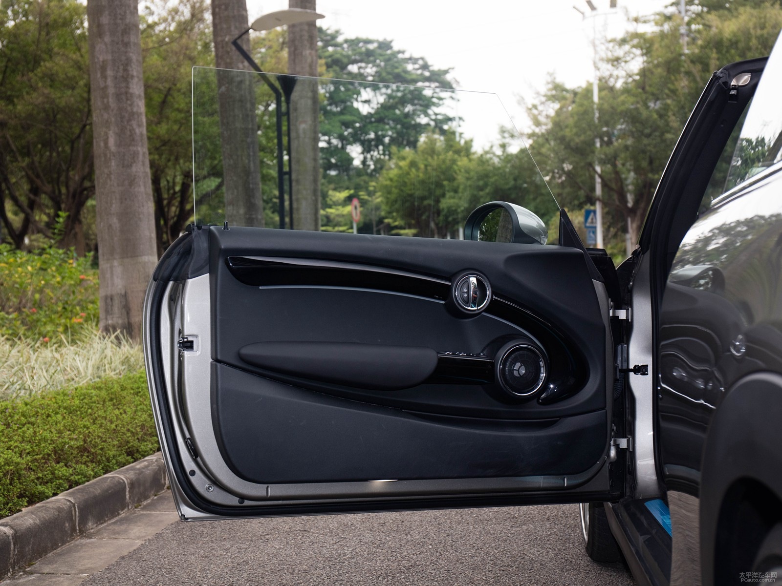 ±MINI CABRIO܇(ni)DƬ