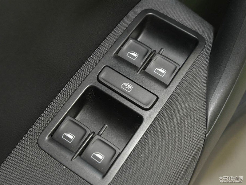 流光綠大眾Polo車廂內(nèi)飾圖片