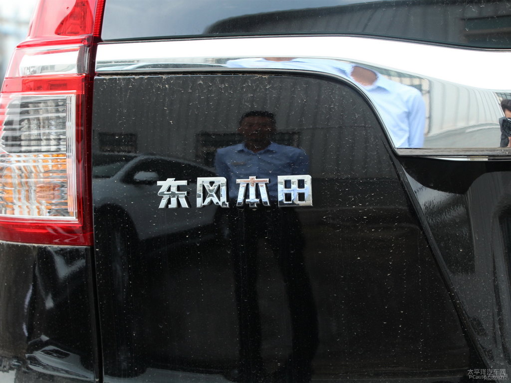 彩晶黑本田CR-V車尾外觀圖片