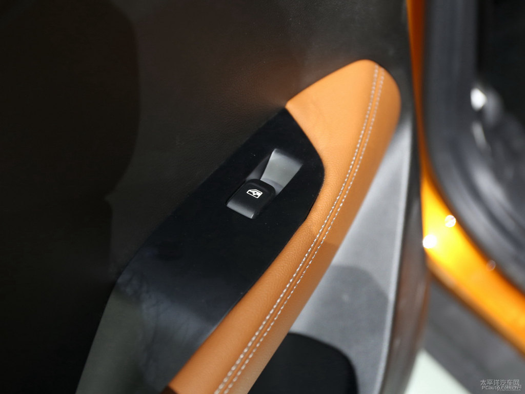 閃晶橙寶駿510車廂內(nèi)飾圖片