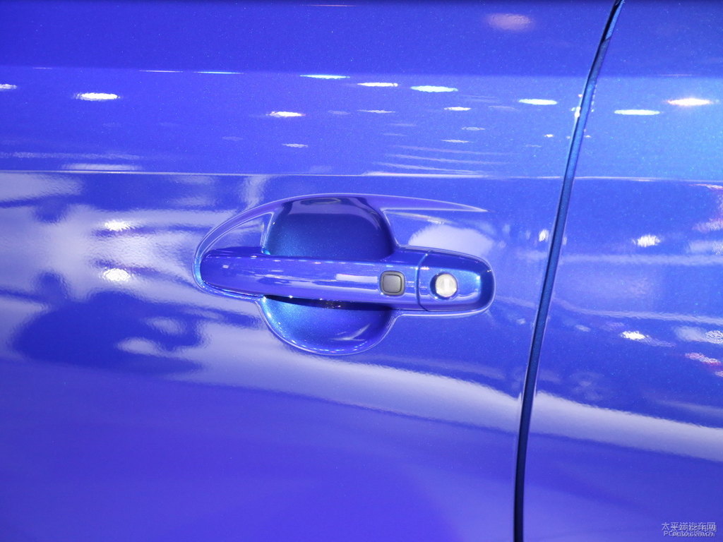 海鉆藍YARiS L 致享車身外觀圖片