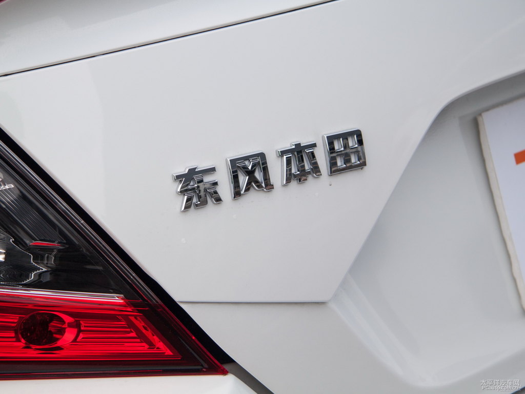 珍珠白思域車尾外觀圖片