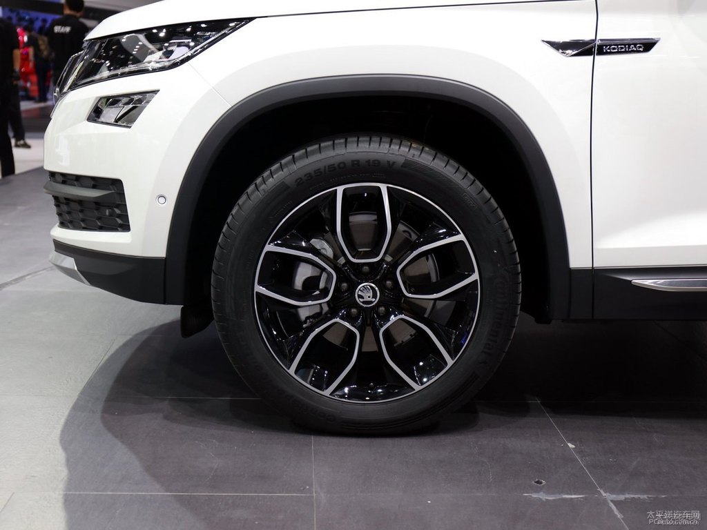 冰雪白柯迪亞克車(chē)身外觀(guān)圖片