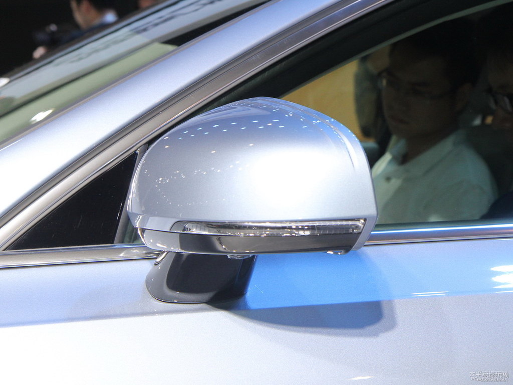 貽貝藍沃爾沃S90車身外觀圖片