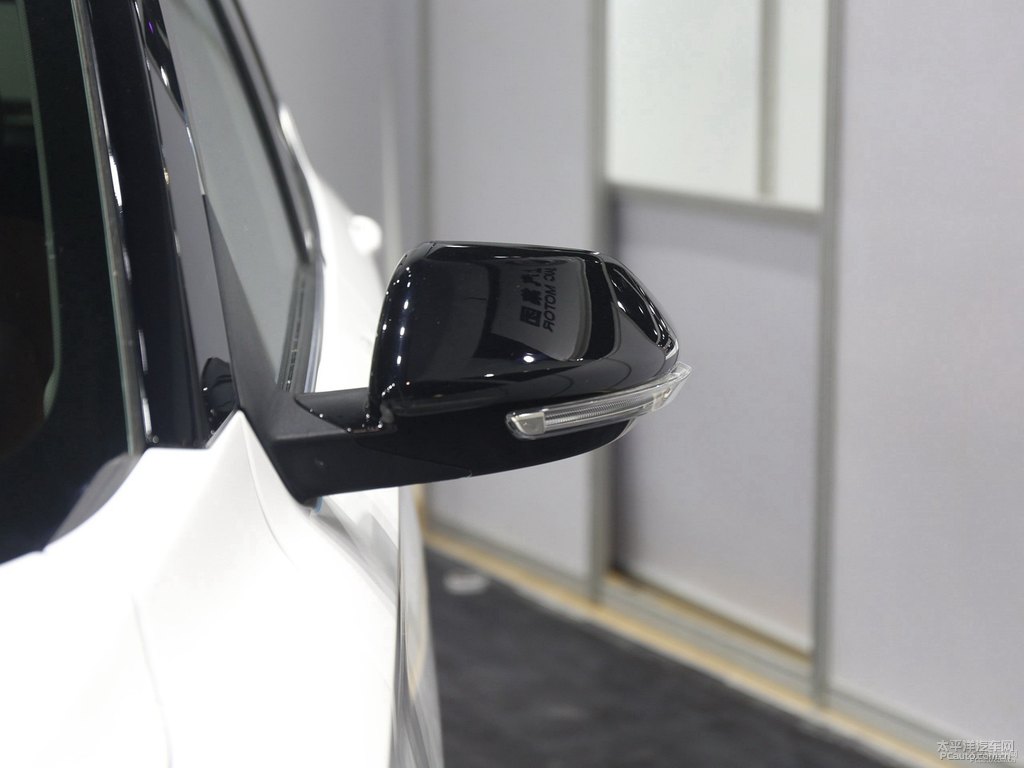 糖果白寶駿510車身外觀圖片