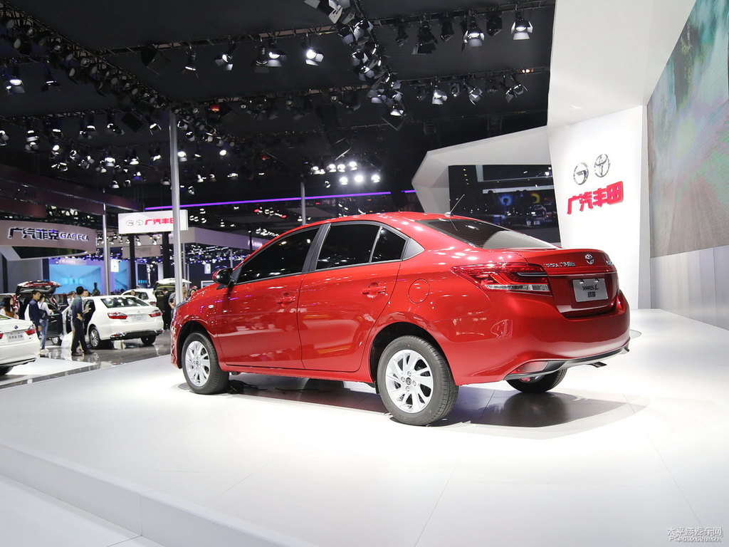 珊瑚紅YARiS L 致享整車外觀外觀圖片