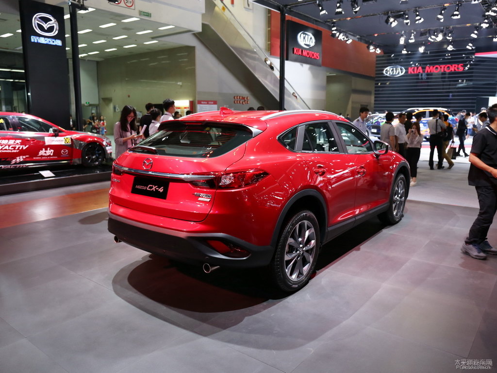 魂動(dòng)紅馬自達(dá)CX-4整車外觀外觀圖片