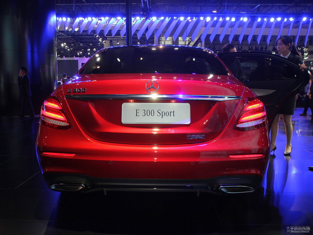 鋯英石紅奔馳E級(jí)整車外觀外觀圖片