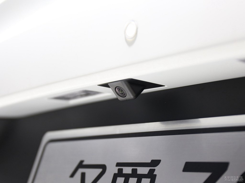雪山白名爵ZS車尾外觀圖片