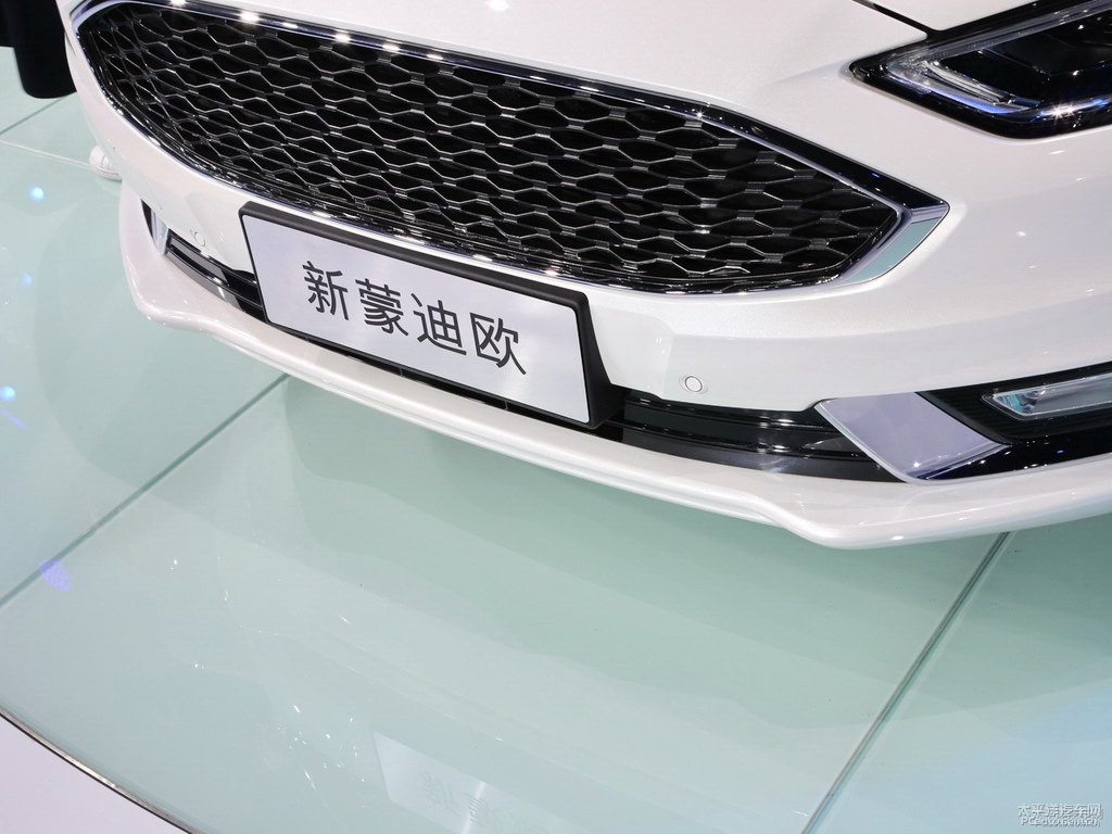 典雅白蒙迪歐車頭外觀圖片