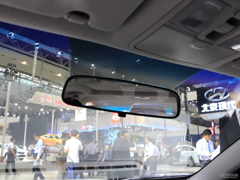 瑪瑙棕名圖車(chē)廂內(nèi)飾圖片
