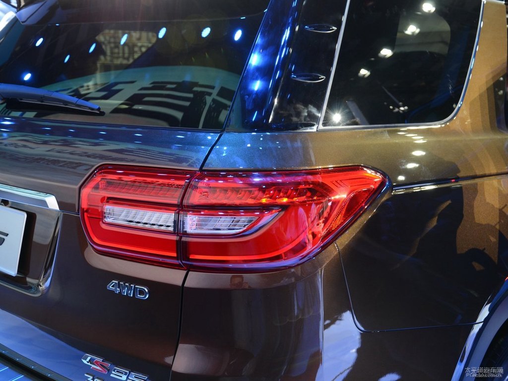 大地棕長(zhǎng)安CS95車尾外觀圖片