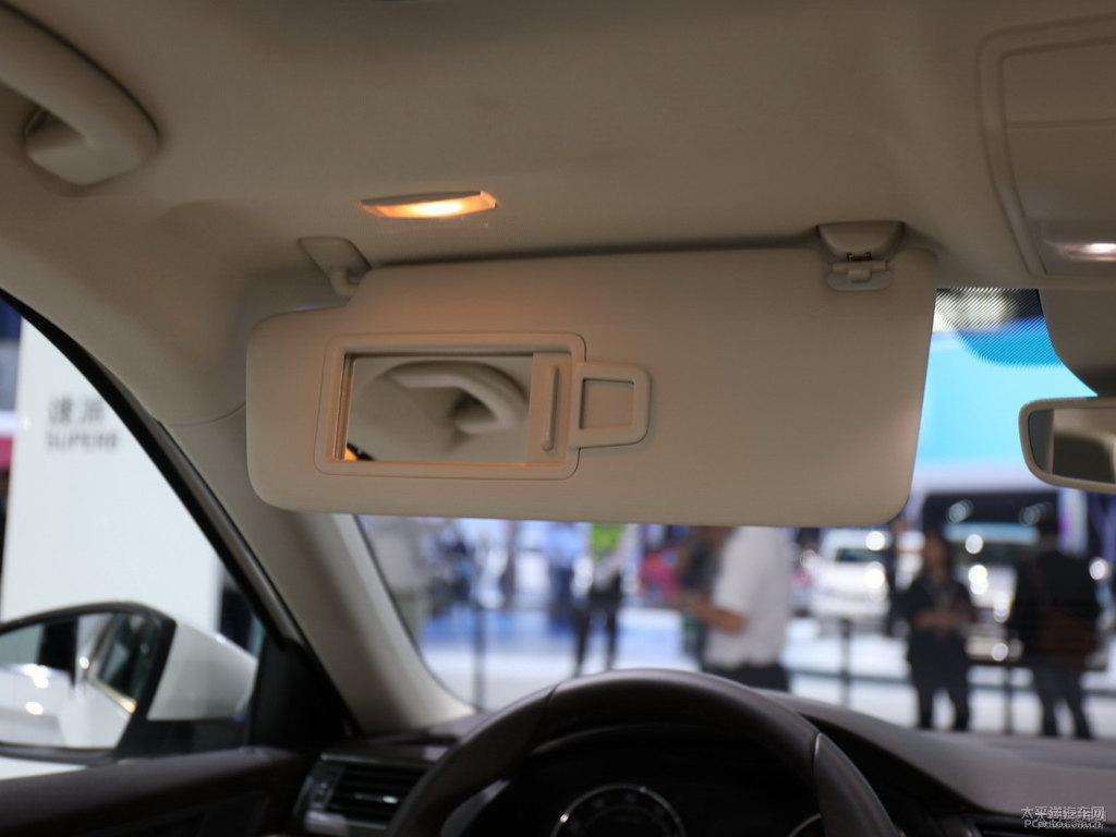 廊柱白速派車廂內(nèi)飾圖片