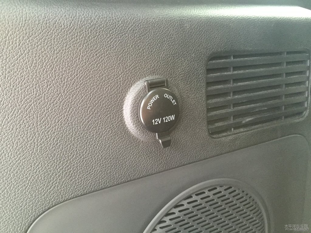閃光月光白長安CS95后備廂空間圖片