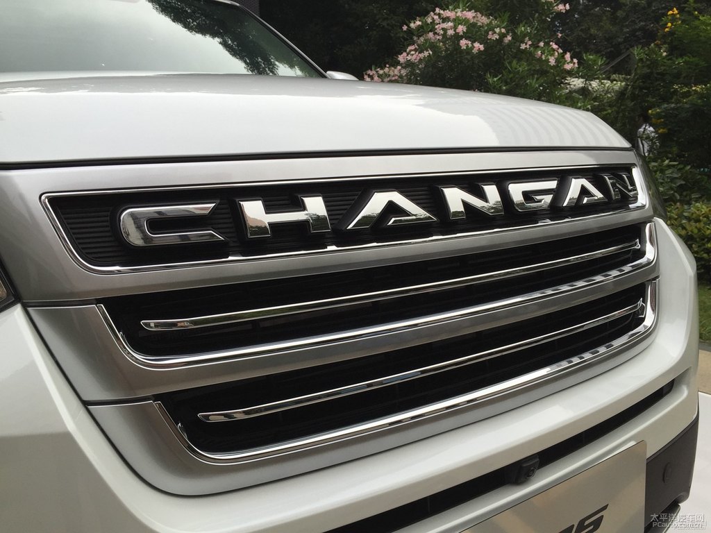 閃光月光白長安CS95車頭外觀圖片