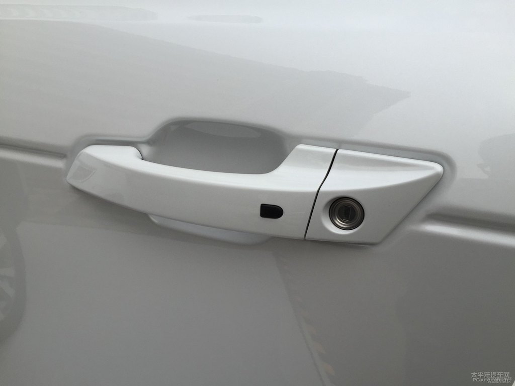 閃光月光白長(zhǎng)安CS95車(chē)身外觀(guān)圖片