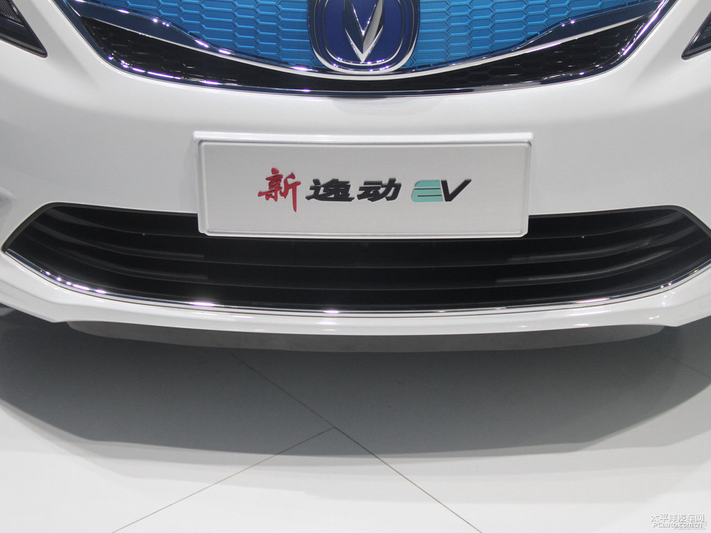 閃光冰晶白逸動(dòng)車頭外觀圖片