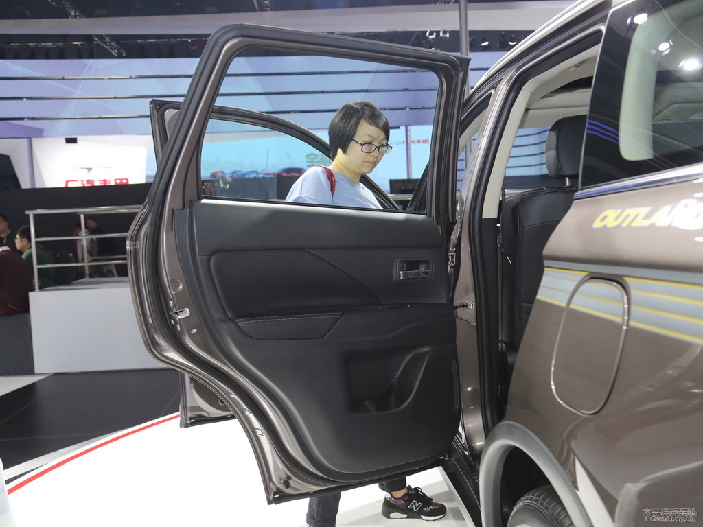 珍珠黑歐藍(lán)德車廂內(nèi)飾圖片