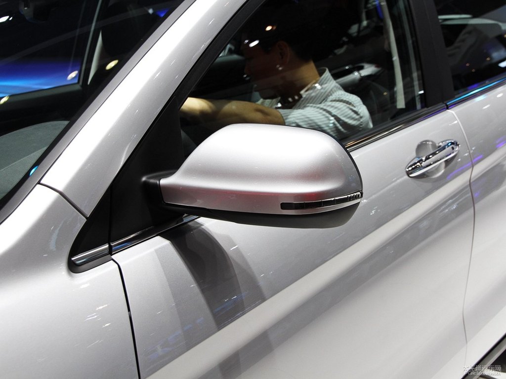 雅致銀哈弗H6車身外觀圖片