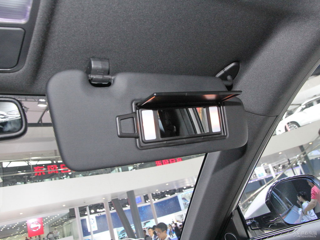 雅致銀哈弗H6 Coupe車廂內飾圖片