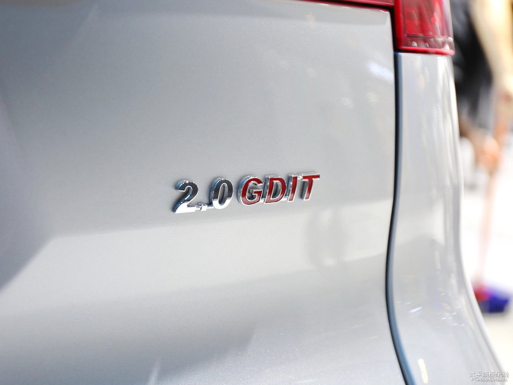雅致銀哈弗H6 Coupe車尾外觀圖片