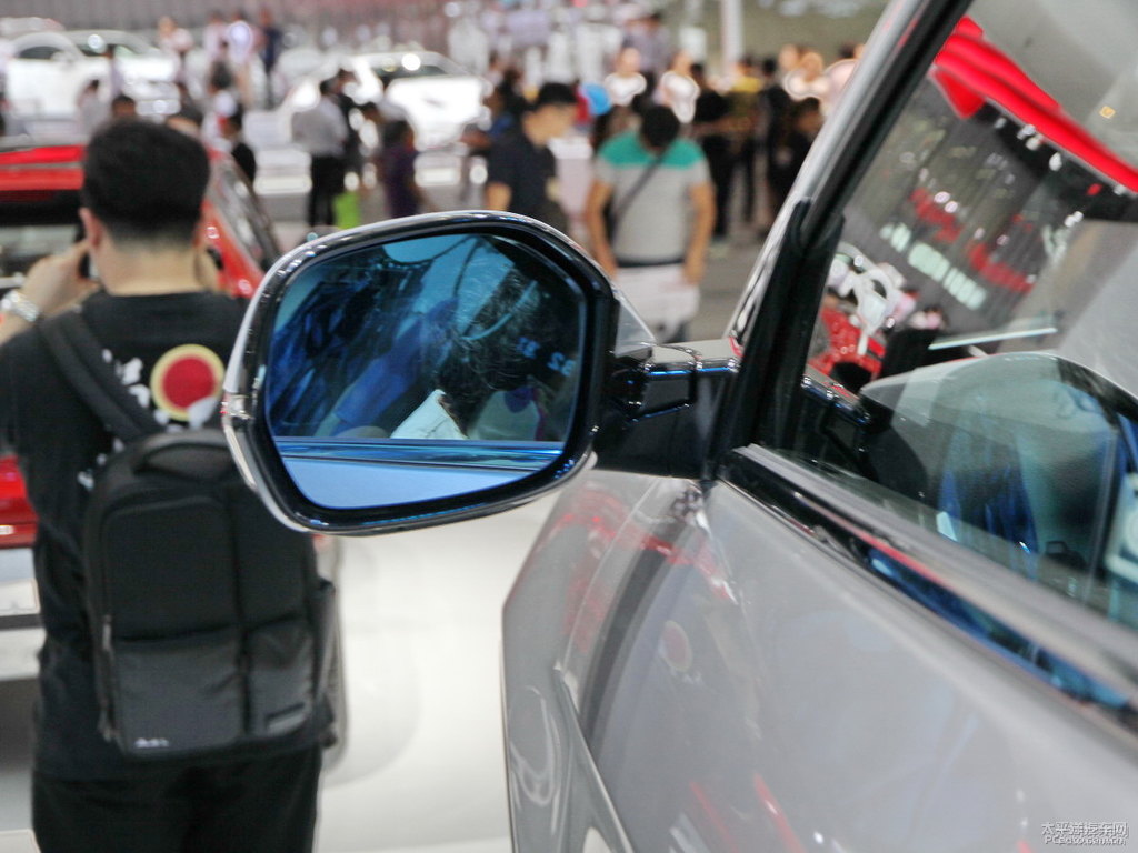 雅致銀哈弗H6 Coupe車身外觀圖片