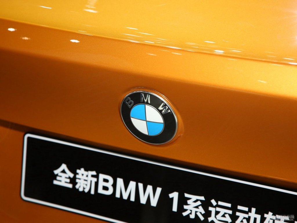 曙光金寶馬1系車尾外觀圖片