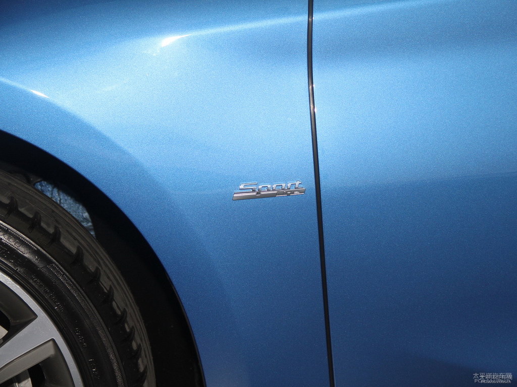 埃托斯藍(lán)寶馬1系車(chē)身外觀圖片