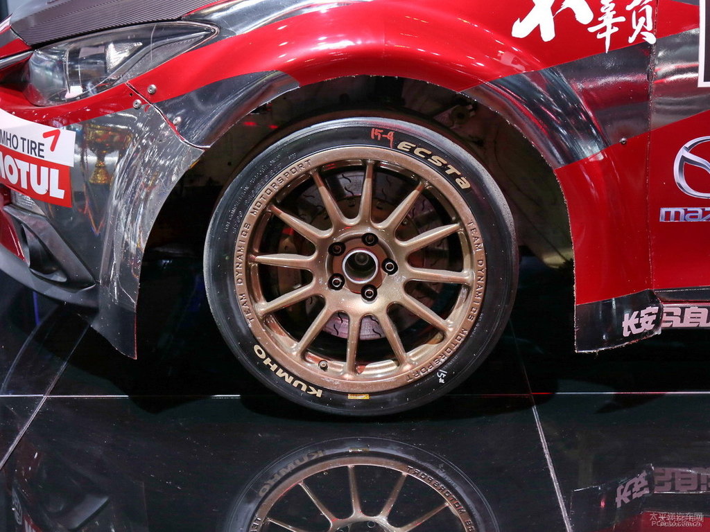 魂動紅馬自達3 昂克賽拉車身外觀圖片