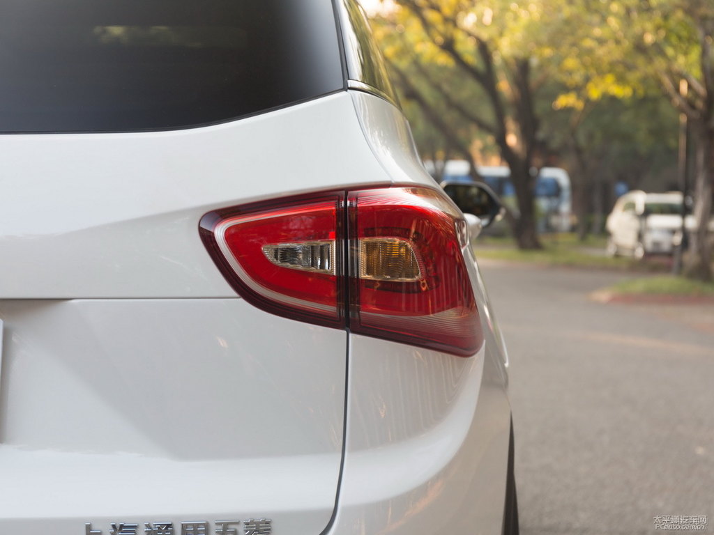 糖果白寶駿510車尾外觀圖片