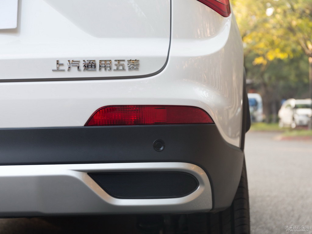 糖果白寶駿510車尾外觀圖片