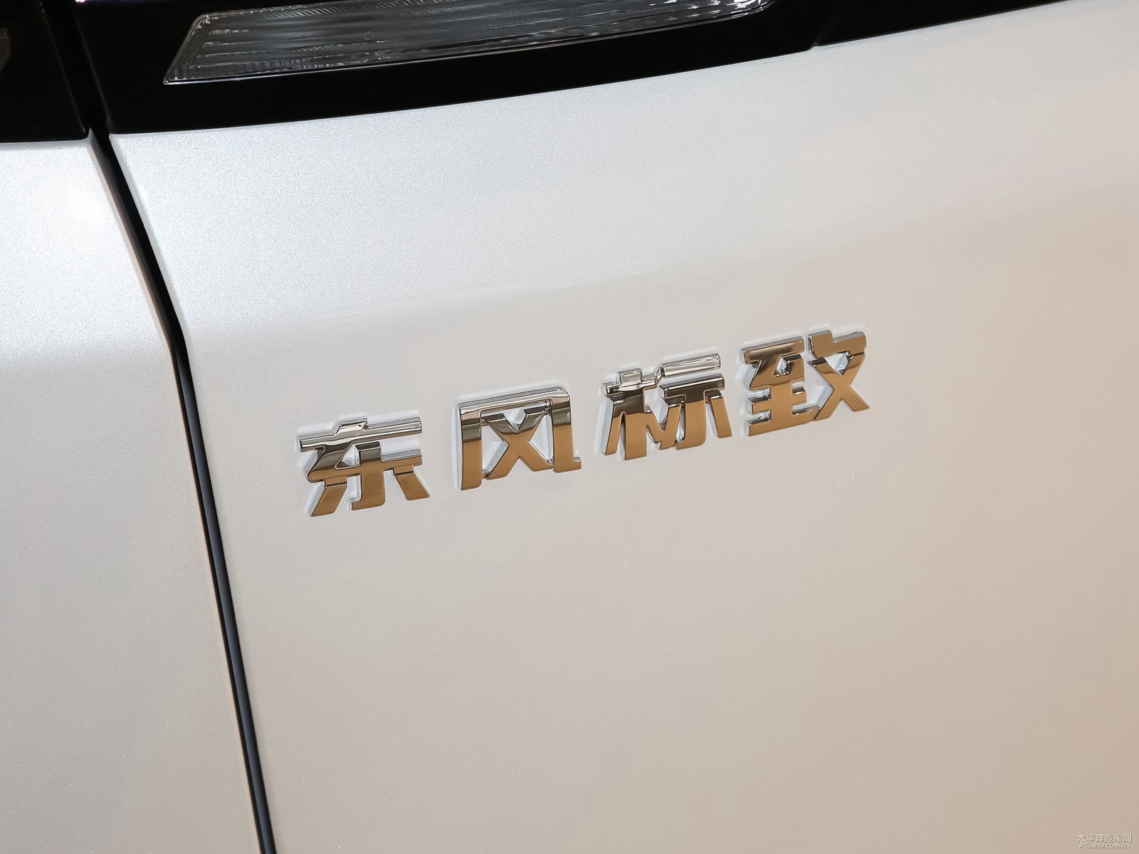 標(biāo)致4008外觀高清大圖
