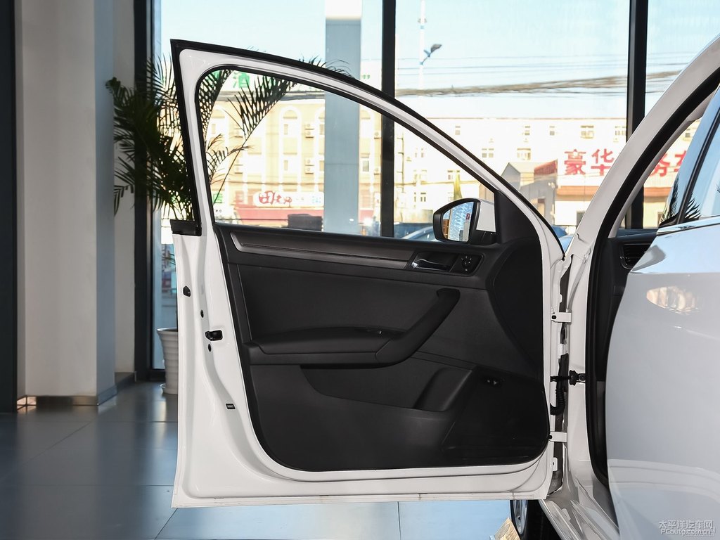 平安白桑塔納車廂內(nèi)飾圖片
