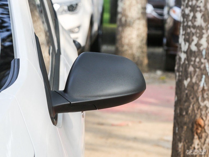 糖果白寶駿310車身外觀圖片