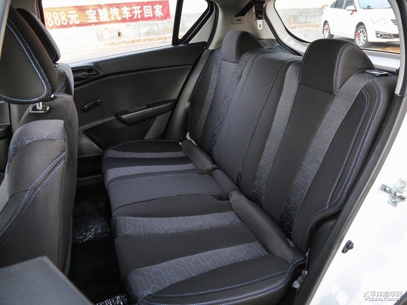 糖果白寶駿310座椅內(nèi)飾圖片