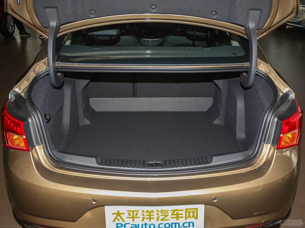 琥珀棕威朗后備廂空間圖片