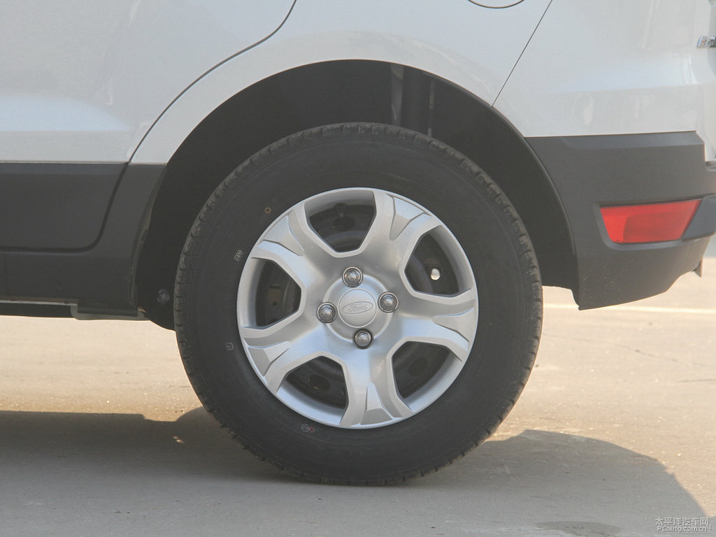 典雅白翼搏車身外觀圖片