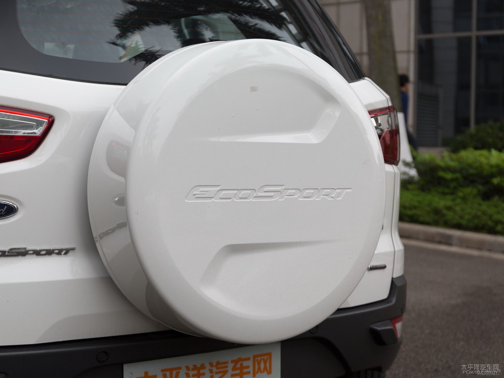 典雅白翼搏車尾外觀圖片