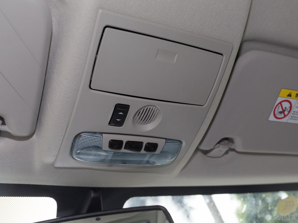 典雅白翼搏車廂內(nèi)飾圖片