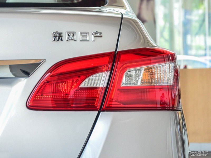 月光銀軒逸車尾外觀圖片