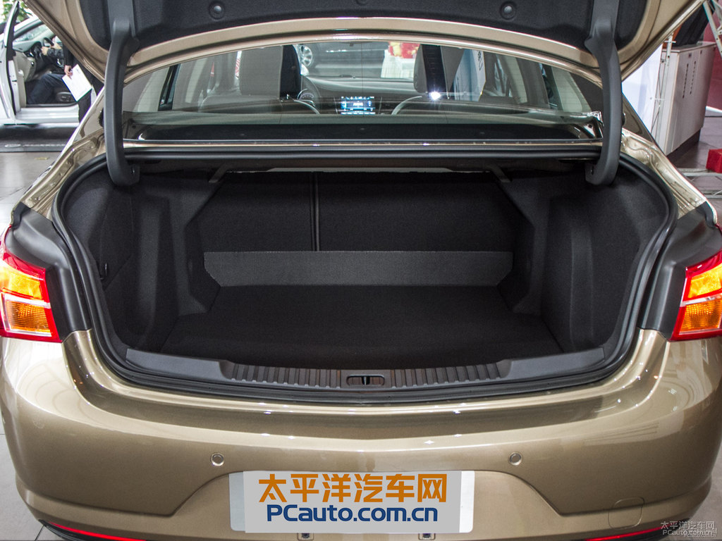 琥珀棕威朗后備廂空間圖片