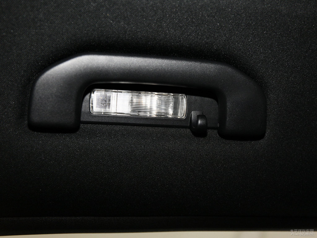 北極白奔馳GLE車廂內(nèi)飾圖片