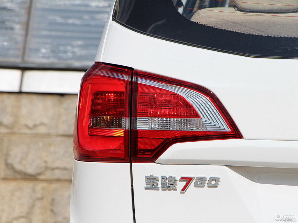 糖果白寶駿730車尾外觀圖片
