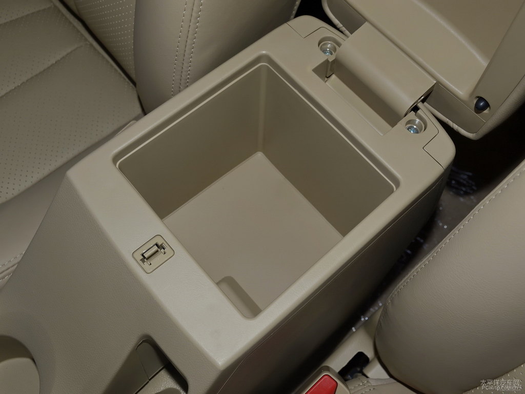 糖果白寶駿730儲物空間空間圖片