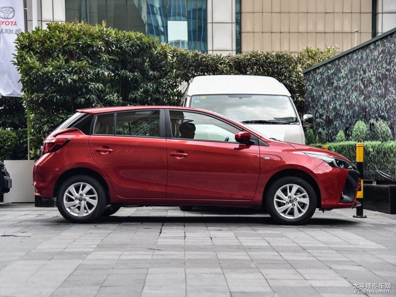 珊瑚紅YARiS L 致炫整車外觀外觀圖片